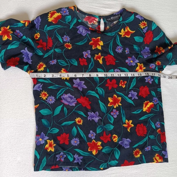 Sag Harbor Petite Sm Floral Blouse With Shoulder Pads - Picture 2 of 7